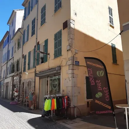 Vaste T4, Proche Ports, Plages Et Commerces *